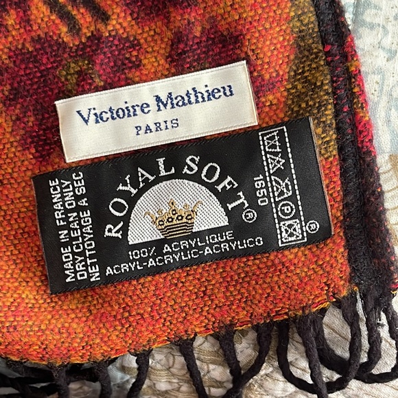 New never used brown floral cape stunning I bought it but not my colors - Picture 7 of 9